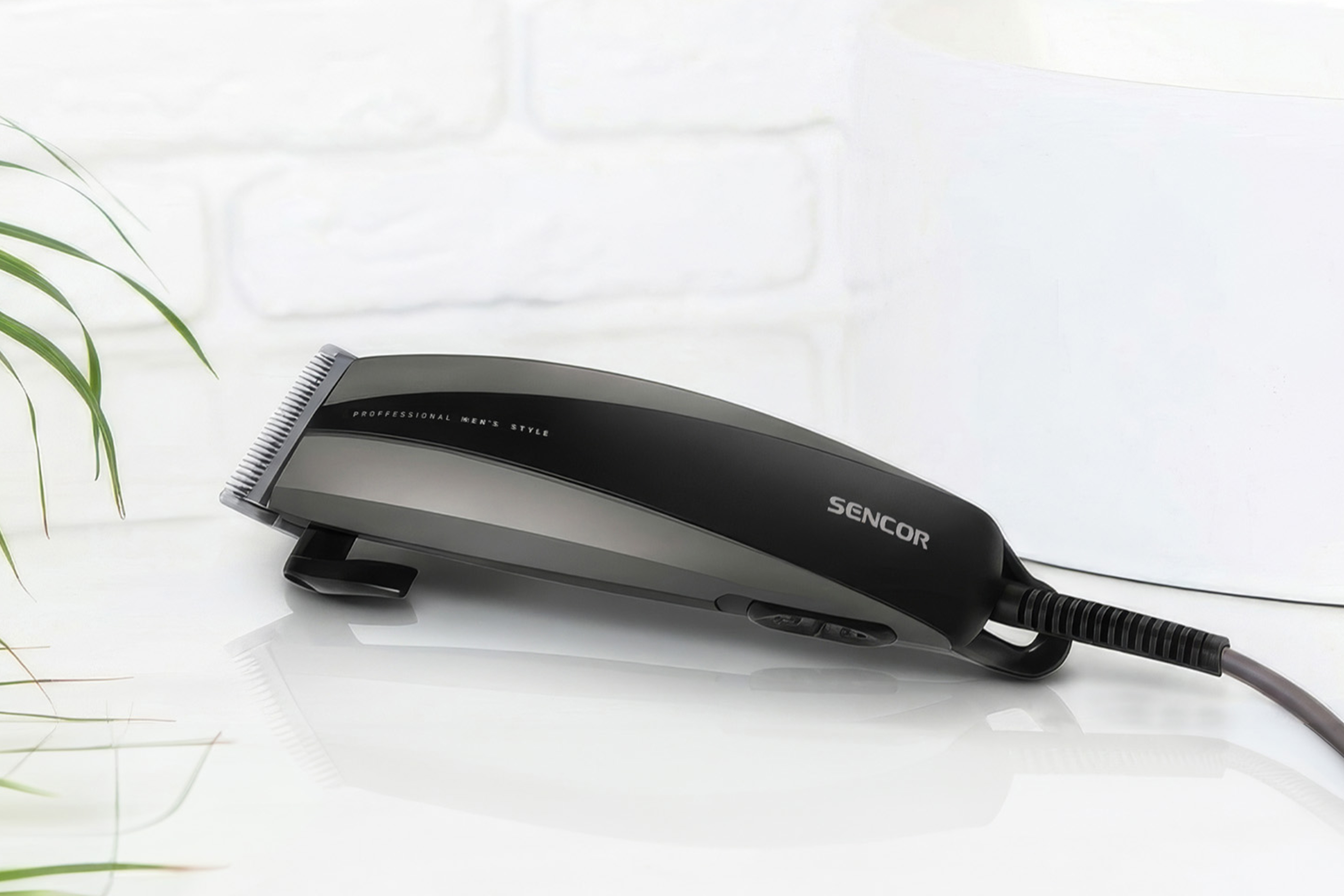 Sencor SHP 211SL hair clipper with comb attachments