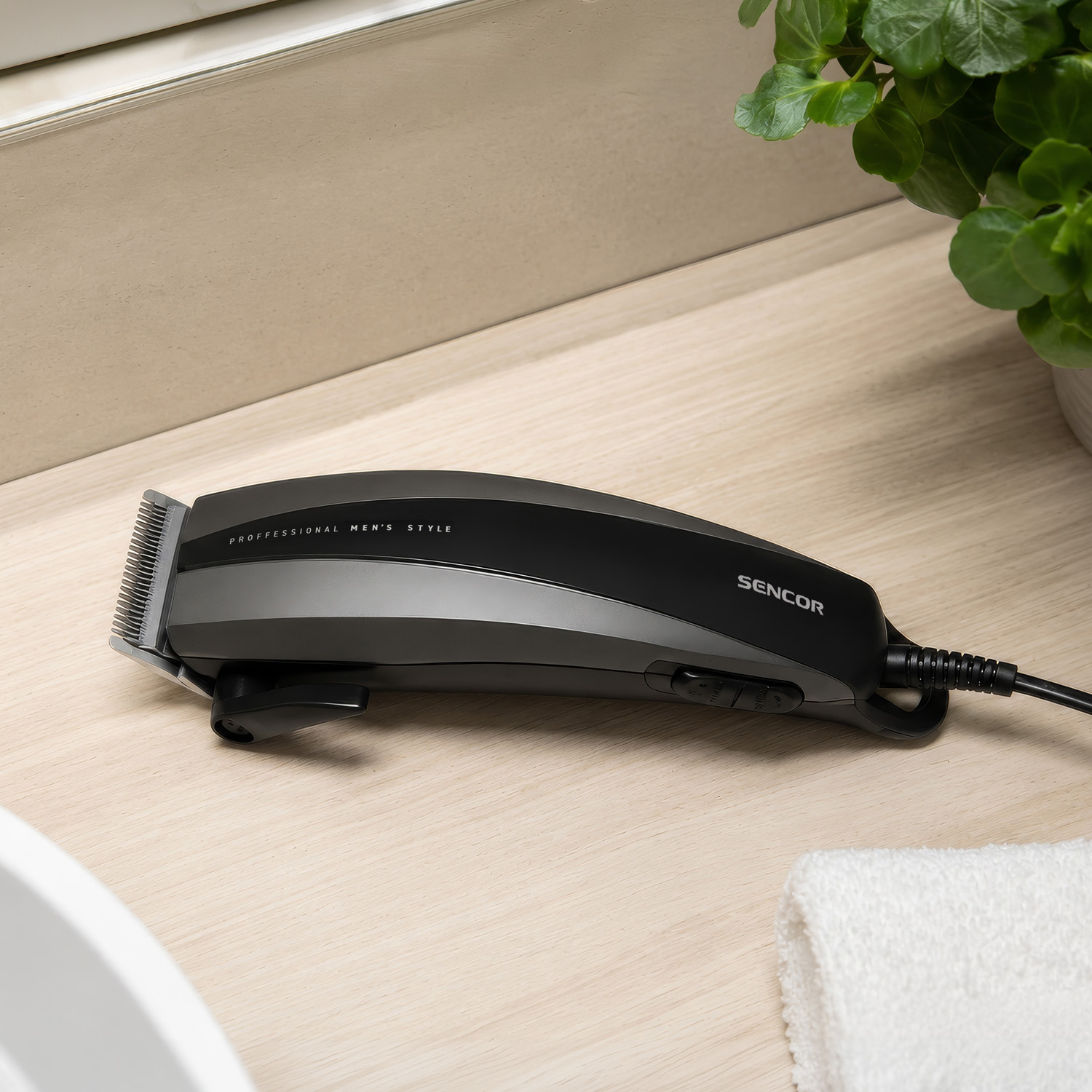 Sencor SHP 211SL hair clipper with comb attachments