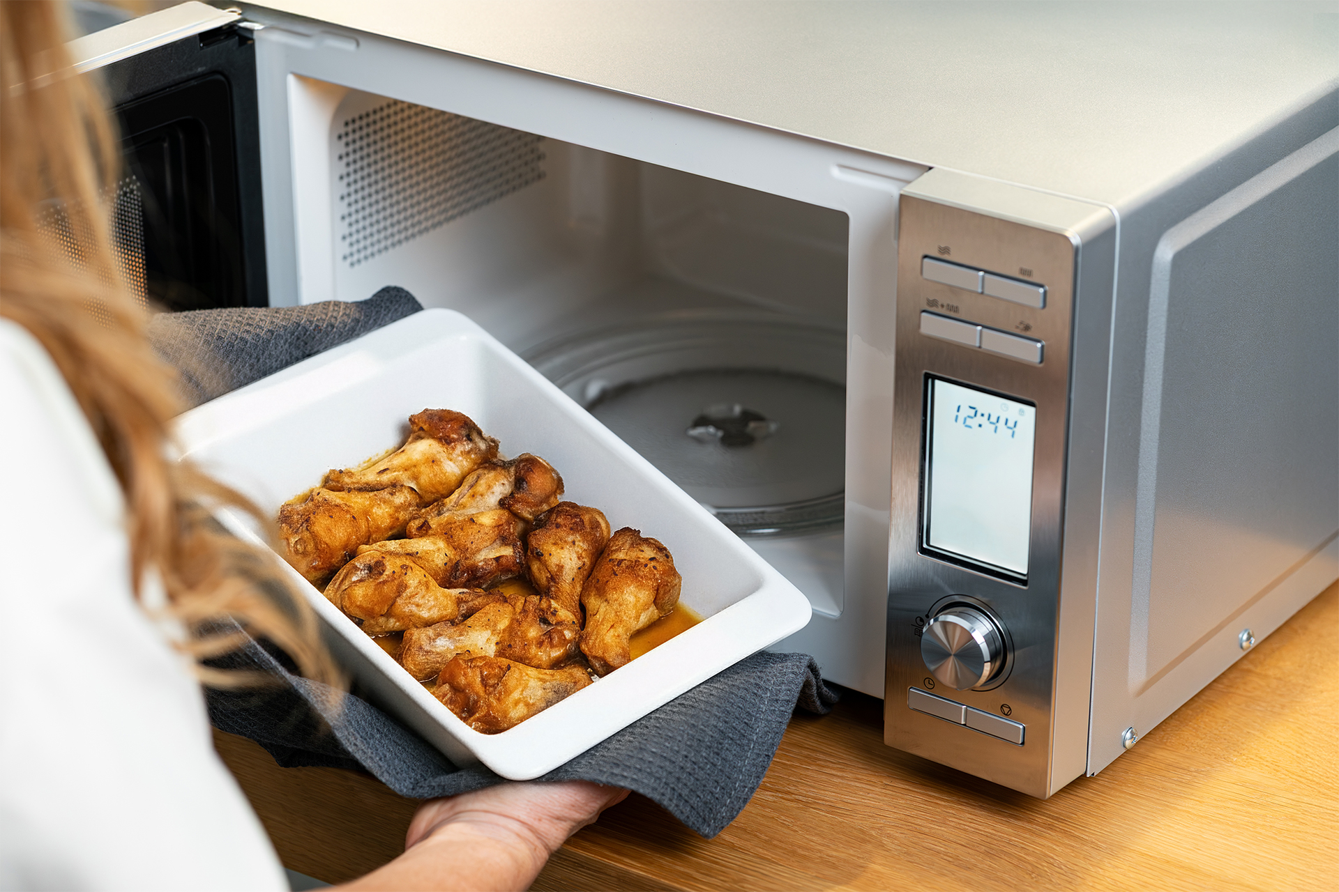 Sencor SMW 6020SS mikrohullámú sütő grill funkcióval