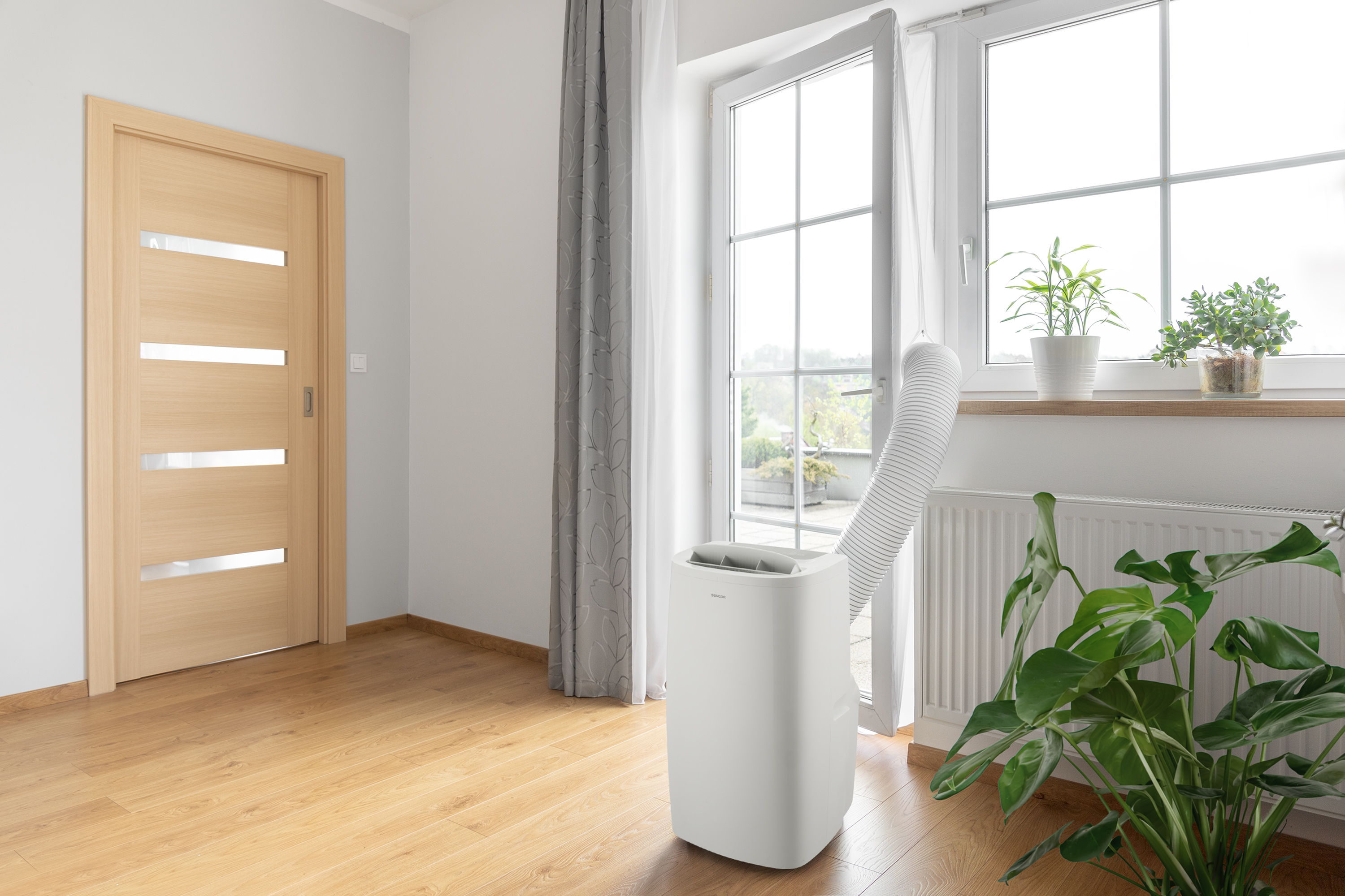 Sencor SAC MT1603C this portable air conditioner for apartments is controlled via a touch panel with an led display that shows the mode, fan speed, and set temperature. the remote control allows you to adjust the settings from the comfort of your bed or armchair. the display also supports switching between temperature units.