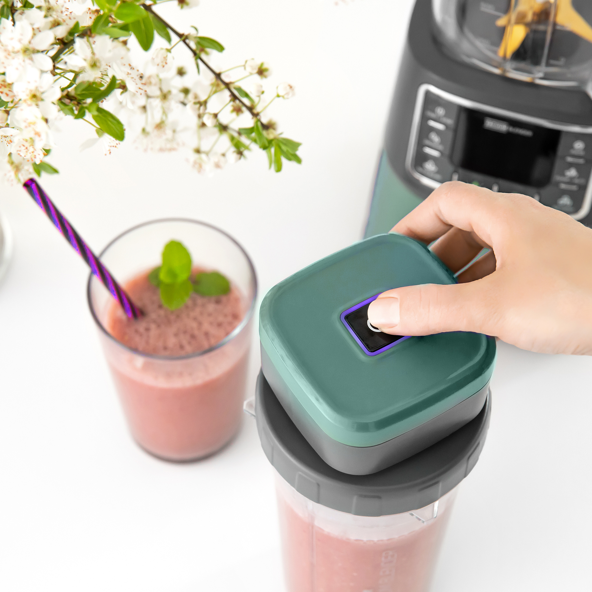 Sencor vakuový mixér s titanovými noži a 7 programy SBU 7871GR