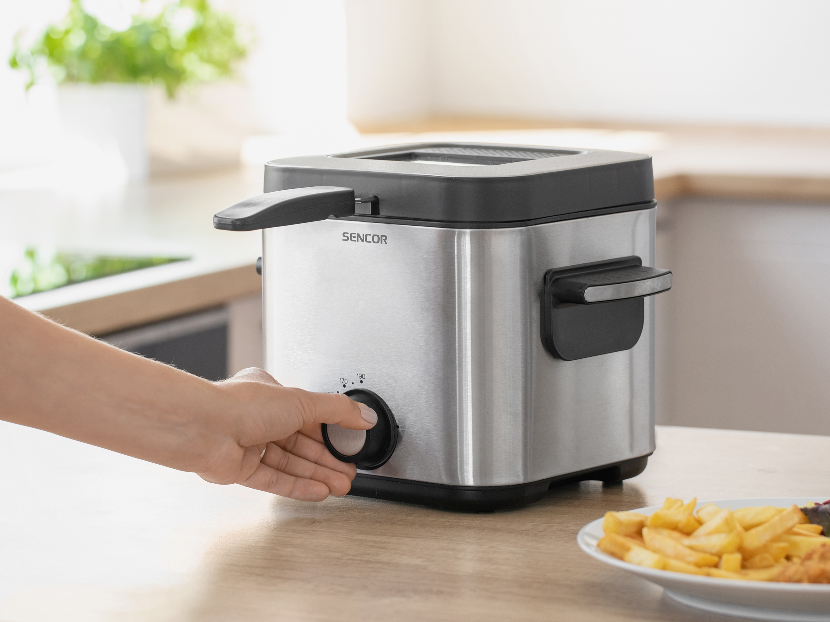 Sencor fritéza SFR 6200