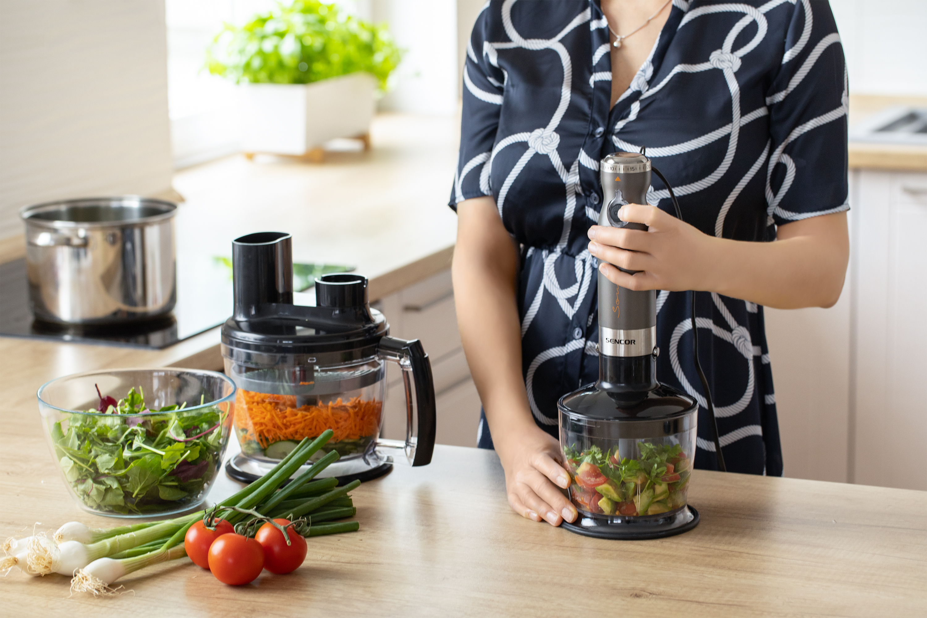 Sencor blender ręczny z 9 akcesoriami i mocą 1200 w 5501CH-EUE3