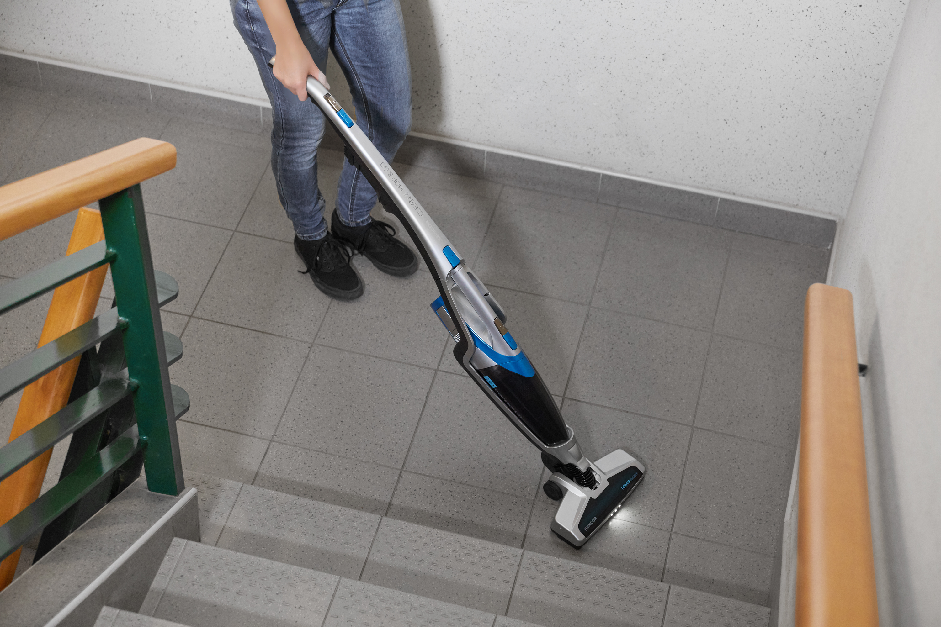 Sencor SVC 0740BL 3 az 1-ben álló porszívó felmosó funkcióval és hepa-szűrővel