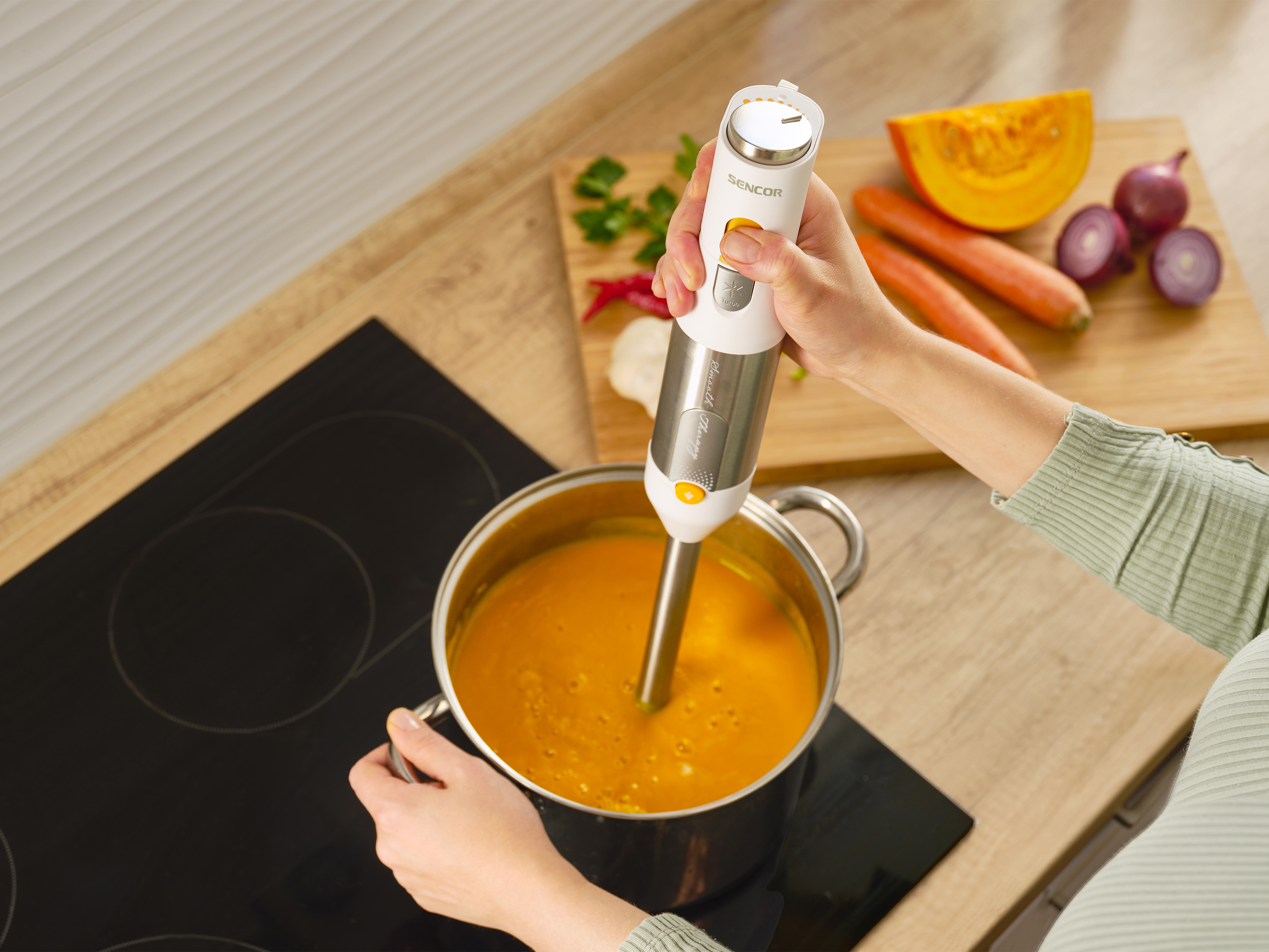 Sencor blender ręczny z bogatym zestawem akcesoriów SHB 6301WH