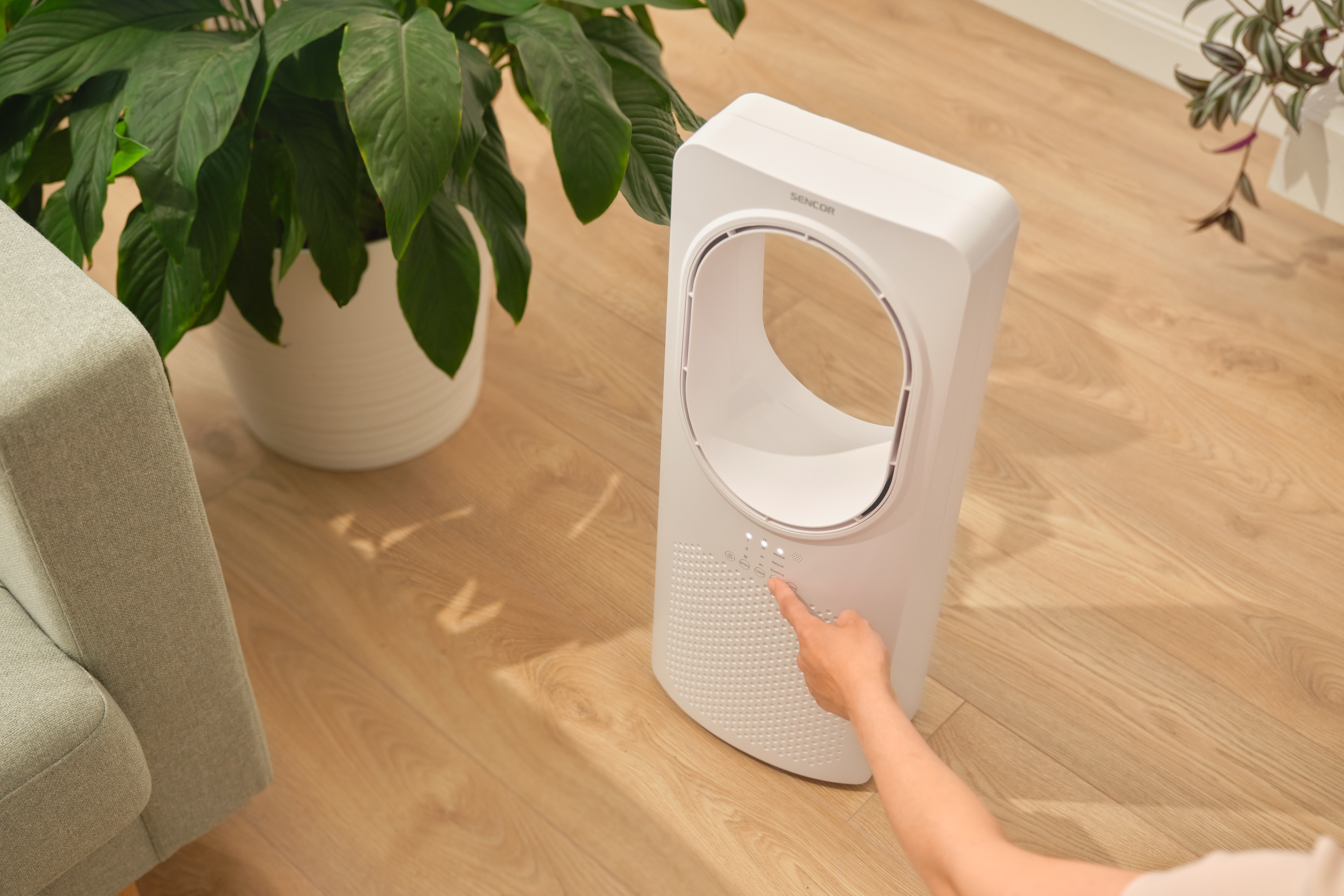 Bezlopatkový ventilátor Sencor SFT 2404WH