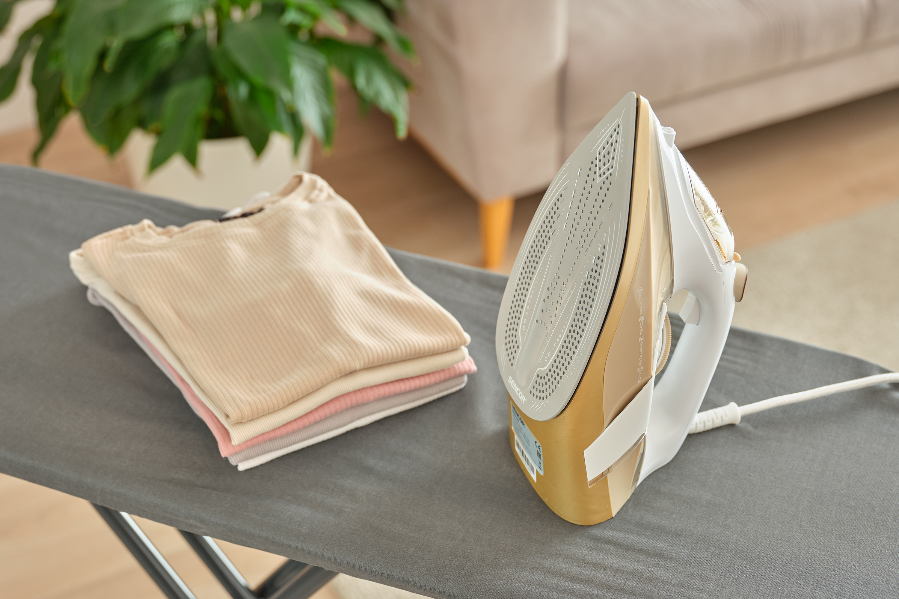 Sencor SSI 8310GD steam iron