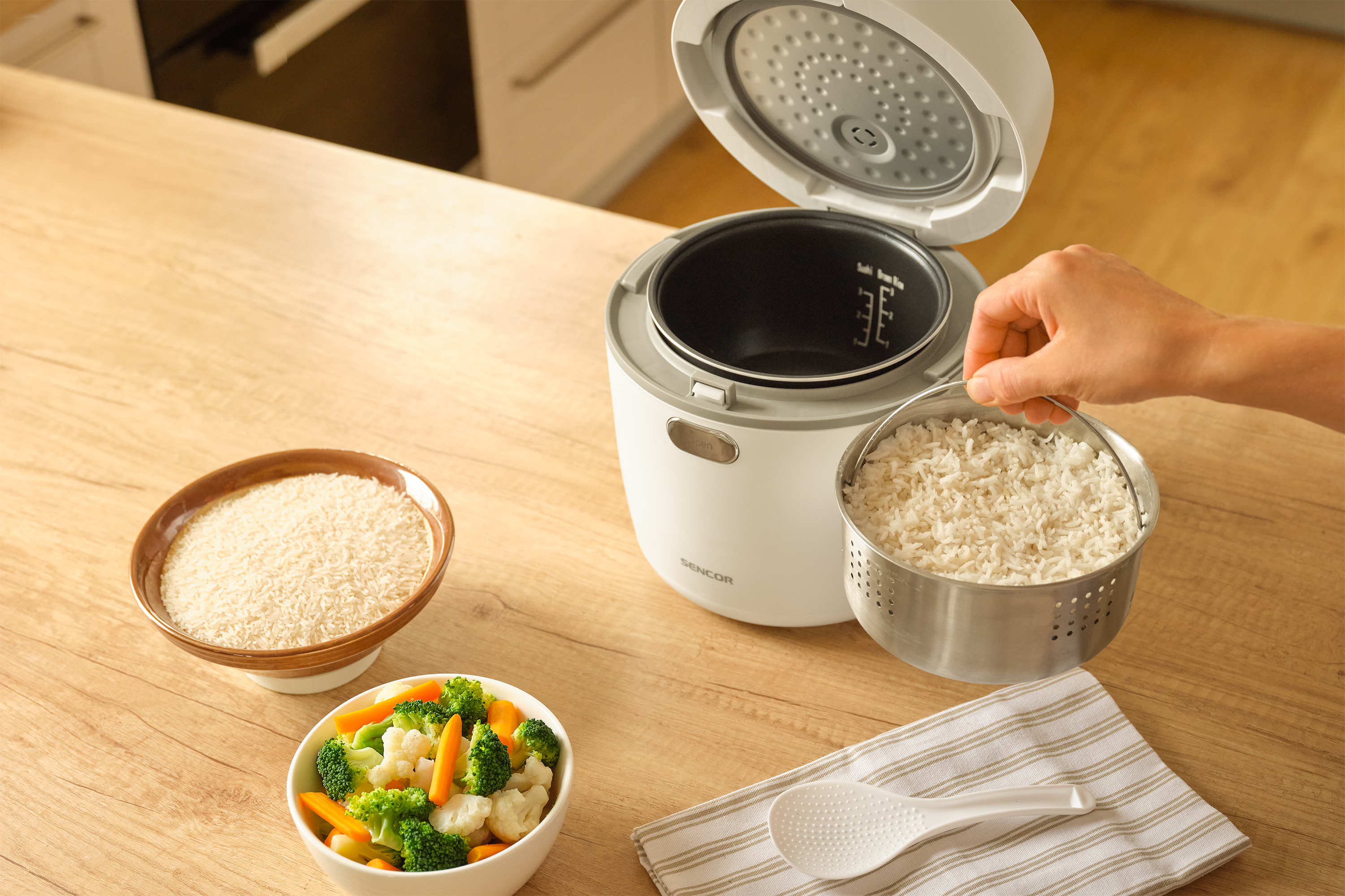 Sencor ryżowar low carb z koszykiem do gotowania na parze SRM 0670WH