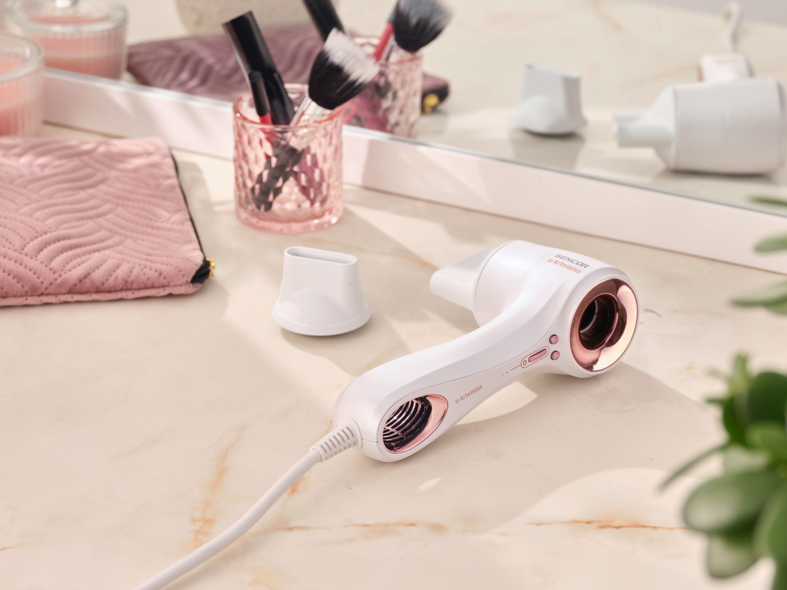 Sencor SHD 9000RS one of the four temperature settings on this hair dryer is a steady stream of cool air, which allows you to set and hold your finished hairstyle. your hair will hold its shape all day long without having to restyle it or use additional styling products.
