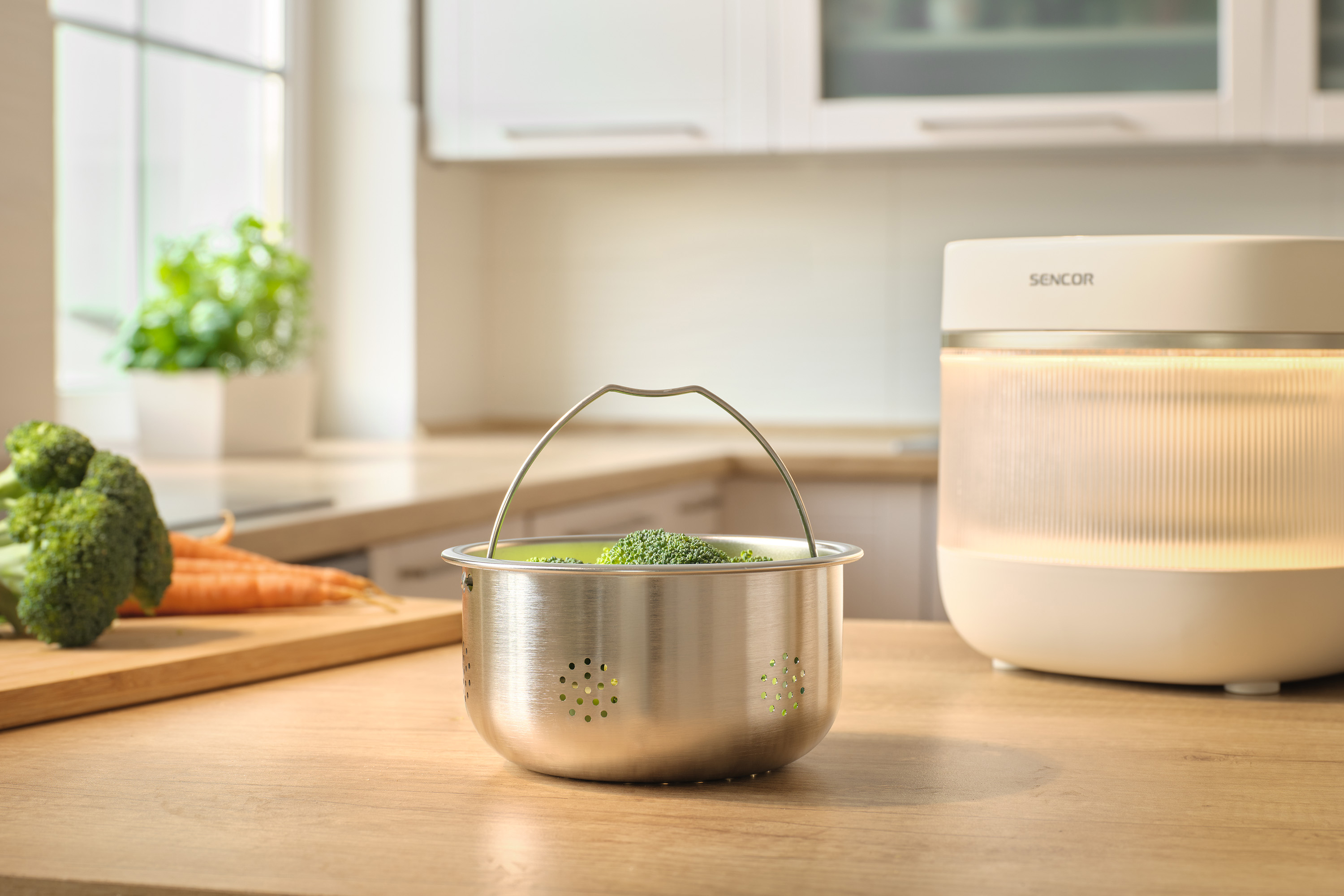 Sencor SRM 2000WH multifunctional rice cooker with a low carb setting