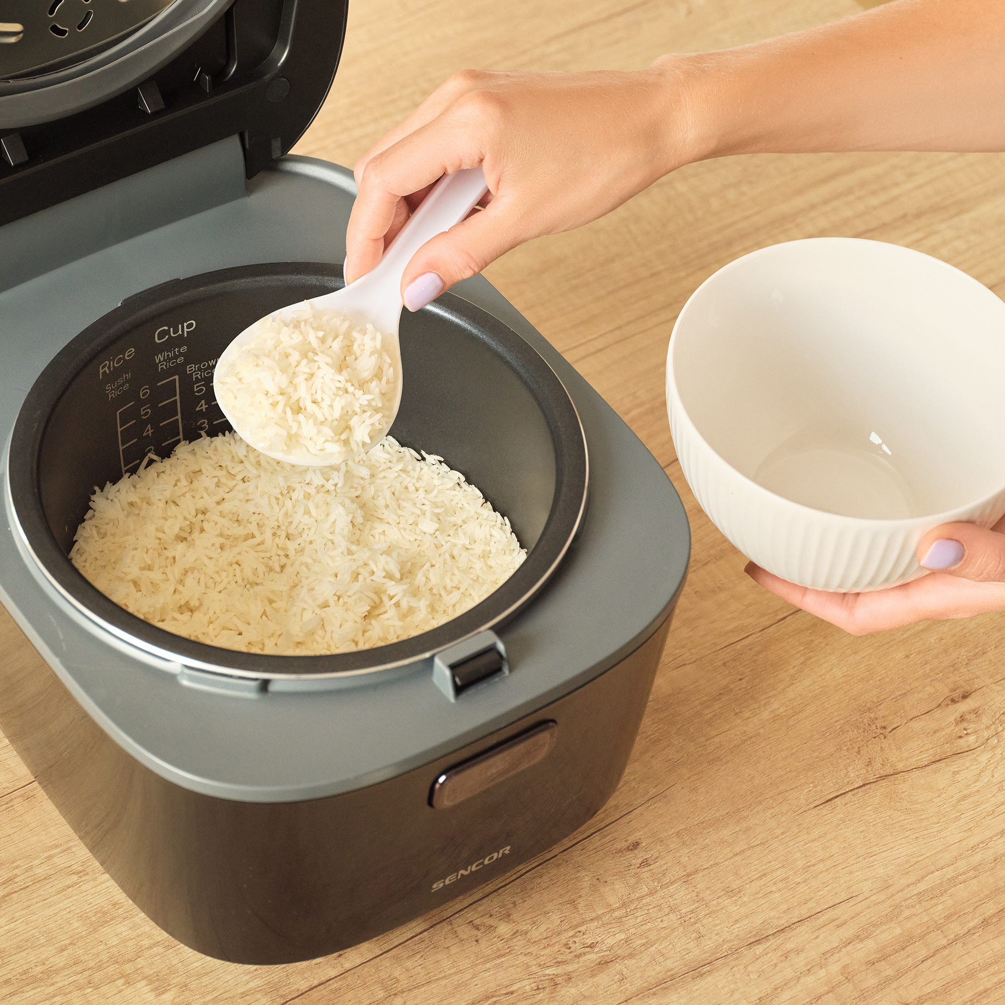 Sencor SRM 3900BK the large, easy-to-read color touchscreen allows you to conveniently set the program and other functions with a single touch. no unnecessary buttons or complicated instructions. the sencor srm 3900bk rice cooker is intuitive to use, and every member of the family will quickly get the hang of it.
