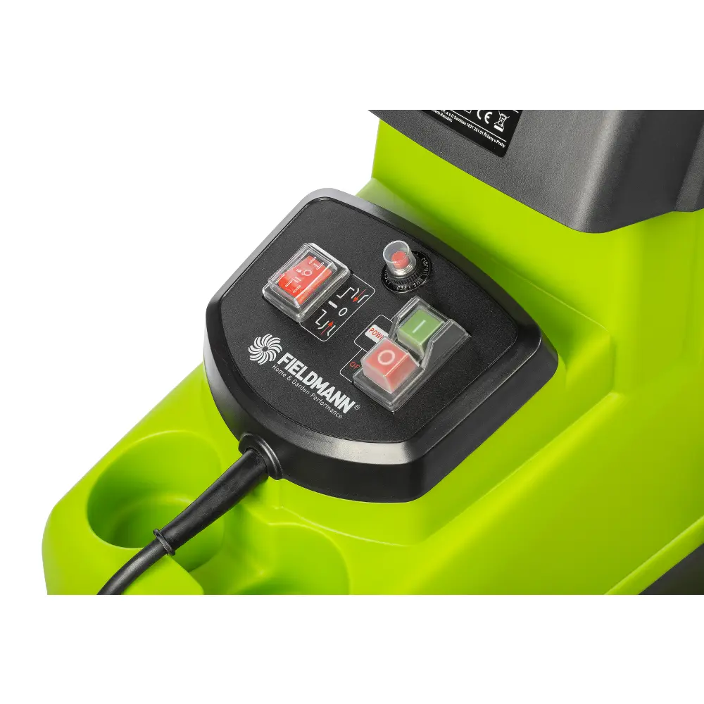 A Fieldmann FZD 5015-E elektromos kerti aprító visszafordított megoldást kínál, így könnyű elzáródások eltávolítása biztosítható.