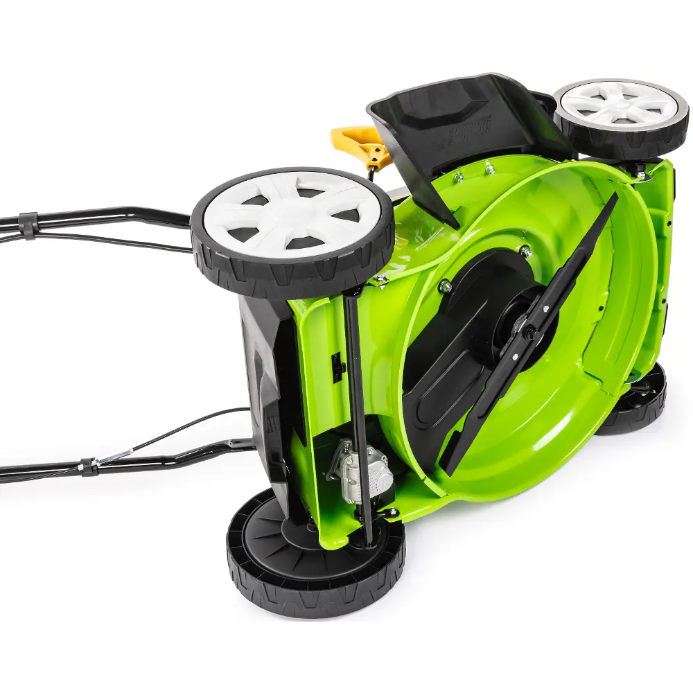 A Fieldmann FZR 70465-0 akkumulátoros felülős fnyíró 46 cm-es vágási szélességgel rendelkezik a nagyobb területeken végzett hatékony munkavégzés érdekében.