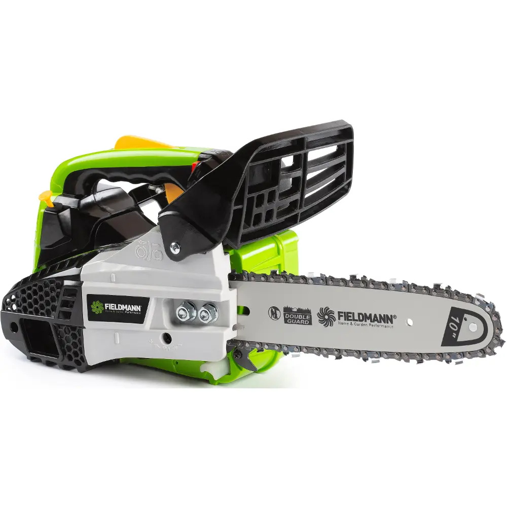 Benzínová řetězová pila Fieldmann FZP 25410-B s 250mm lištou pro přesné řezání v omezeném prostoru.