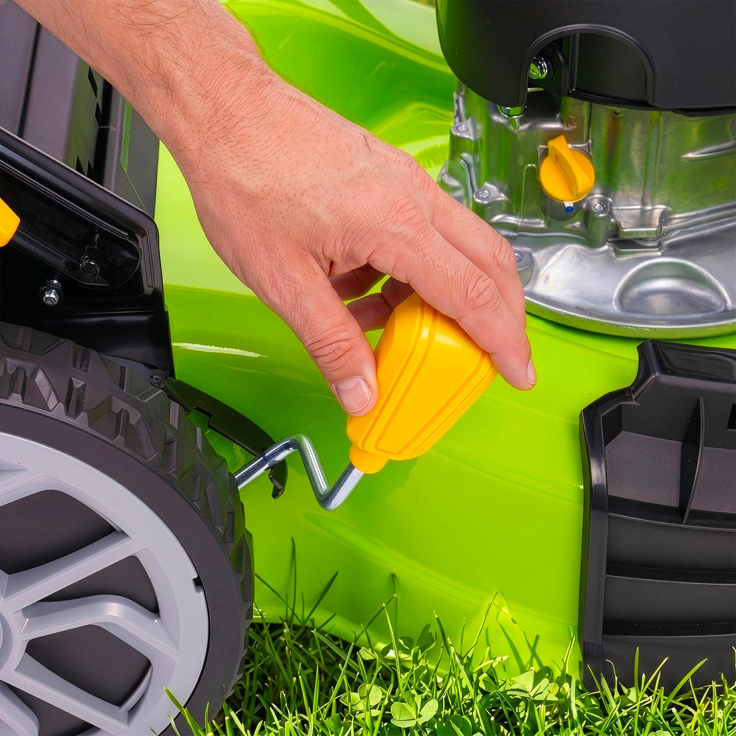 Kényelmes kezelés és robusztus felépítés FZR 5113-170B benzinmotoros fűnyíró
