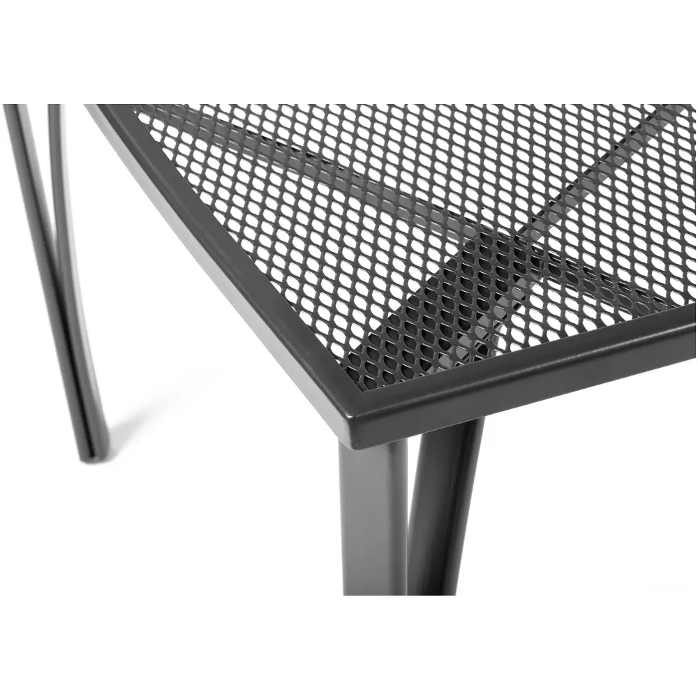 The Fieldmann IRIS 6 expanded metal garden furniture set stands out for its durability and long service life.