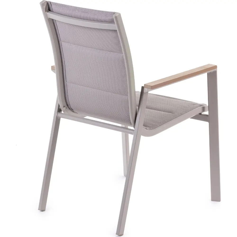 The Fieldmann JOYCE garden furniture set made of maintenance-free materials offers a long service life and minimal care.