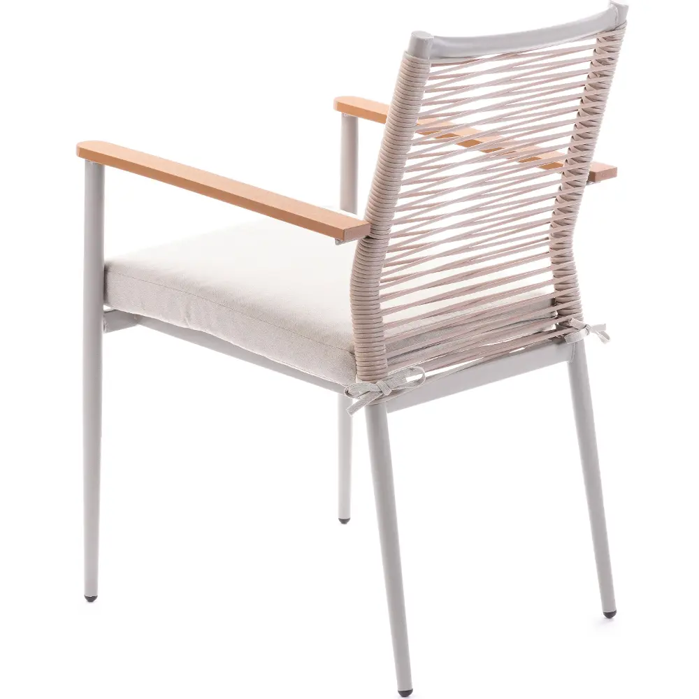 The FDZN 5013 garden chair is waterproof, suitable for outdoor and indoor use, and has a load capacity of 120 kg.