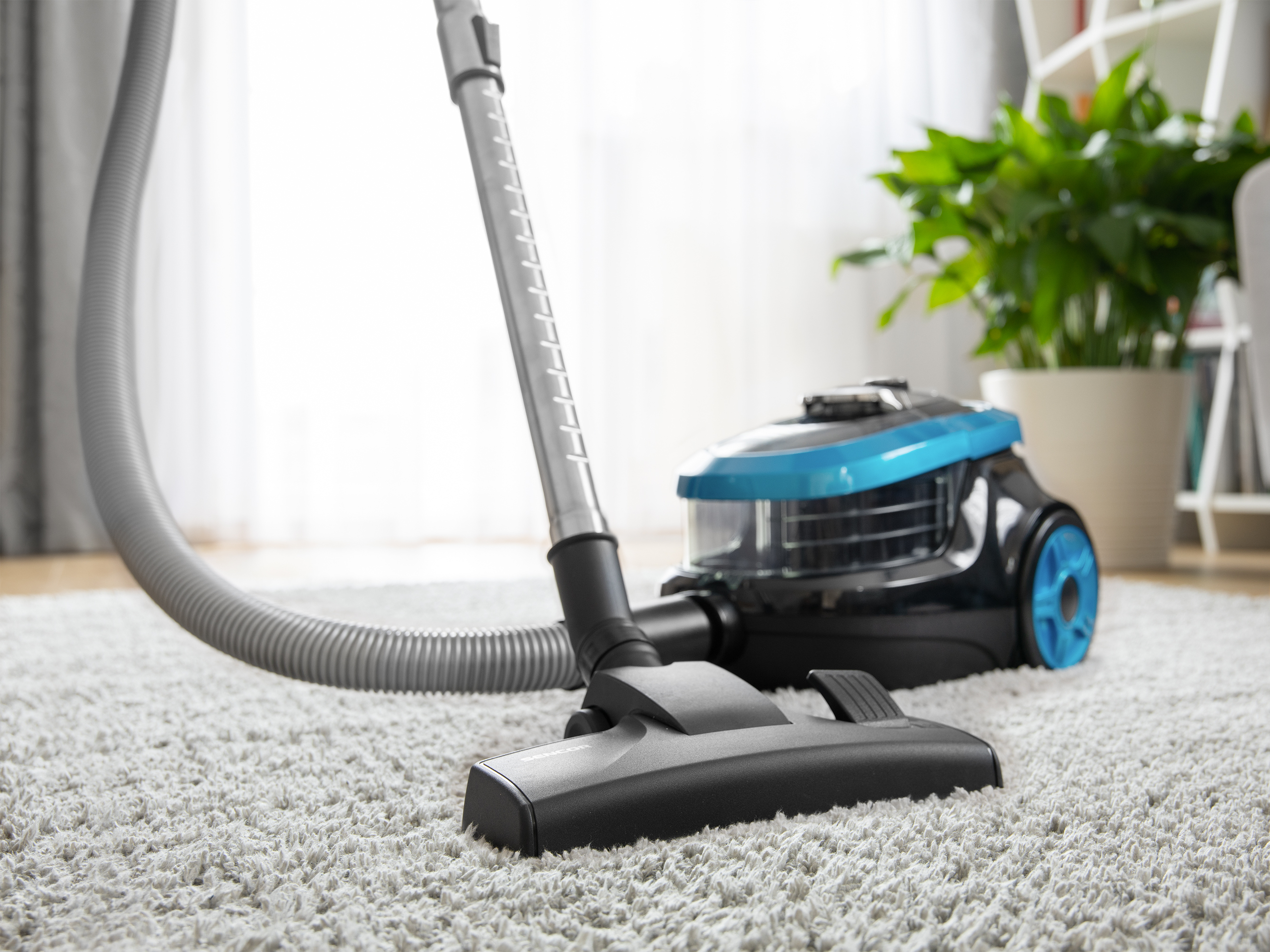 Sencor bezsáčkový vysavač s hepa h13 a dosahem 10 m SVC 1035TQ