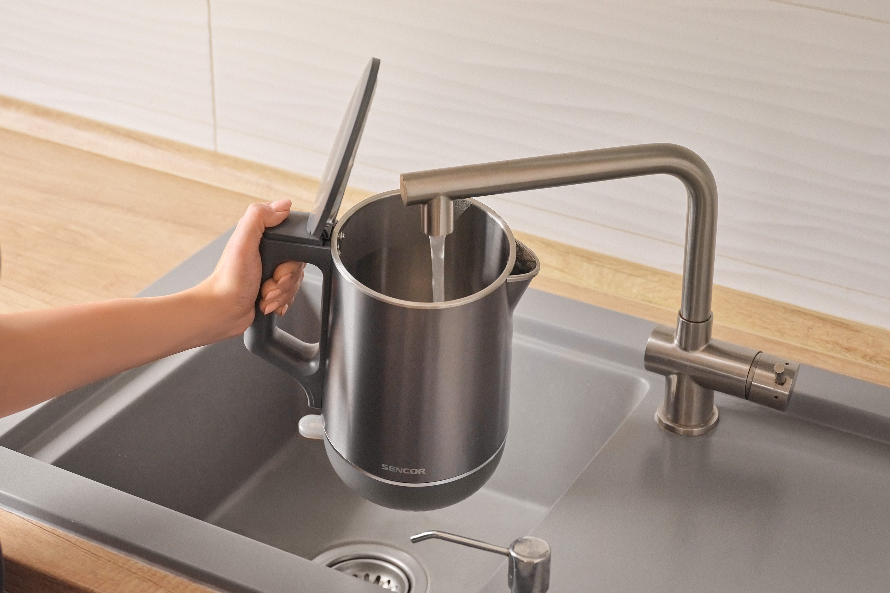 Sencor dvoustěnná u-shape rychlovarná konvice SWK 0800GY