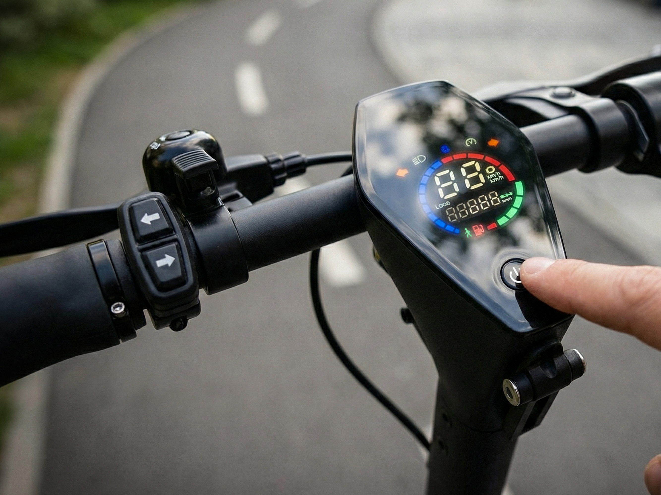 Sencor SCOOTER S80 elektromos roller első és hátsó rugózással, 500 w-os motorral