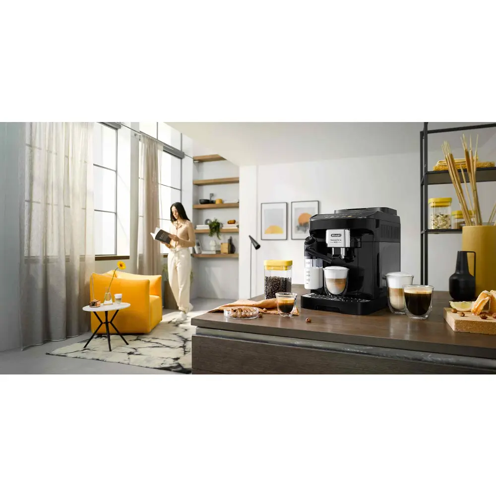 DeLonghi automatický kávovar s mliečnym systémom.