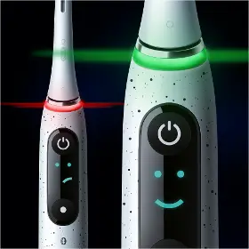Oscilační zubní kartáček - Oral B iO 10 Series White Spreckels - 4