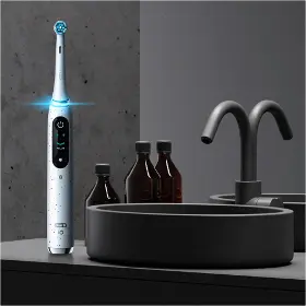 Oscilační zubní kartáček - Oral B iO 10 Series White Spreckels - 7