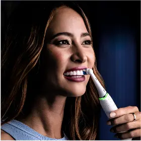 Oscilační zubní kartáček - Oral B iO 10 Series White Spreckels - 8