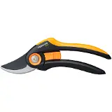 Fiskars Dvojčepelové záhradné nožnice Plus P521