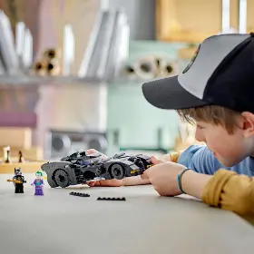 Stavebnice - LEGO ® 76224 Batmobile™: Batman™ vs. - 5
