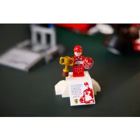 Stavebnice - LEGO ® 11375 Ferrari F2004 a Michael Schumacher - 10