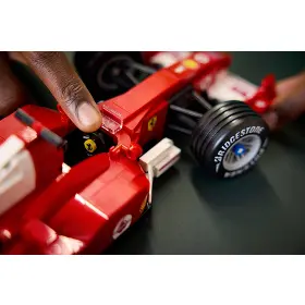 Stavebnice - LEGO ® 11375 Ferrari F2004 a Michael Schumacher - 12